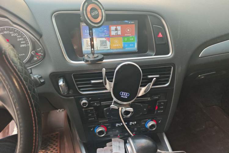 Used Audi Q5 2016 40 TFSI Technology Edition Audio And AC Panel