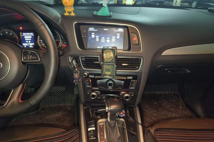 Used Audi Q5 2016 40 TFSI Technology Edition Audio And AC Panel