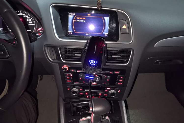 Used Audi Q5 2016 40 TFSI Technology Edition Audio And AC Panel