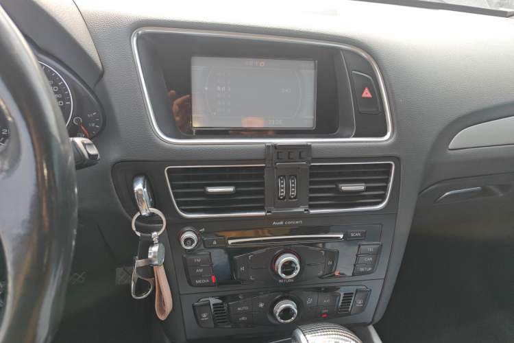 Used Audi Q5 2016 40 TFSI Trendy Edition Audio And AC Panel