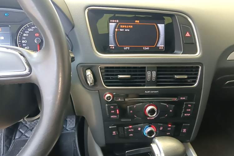 Used Audi Q5 2016 40 TFSI Trendy Edition Audio And AC Panel