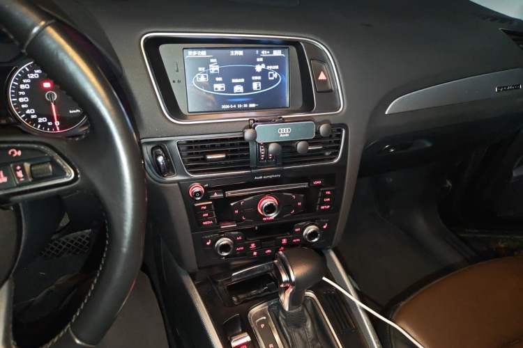 Used Audi Q5 2016 40 TFSI Technology Edition Audio And AC Panel