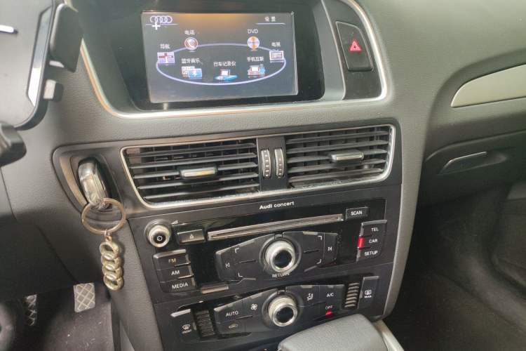 Used Audi Q5 2016 40 TFSI Trendy Edition Audio And AC Panel