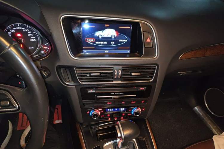 Used Audi Q5 2016 40 TFSI Comfort Model Audio And AC Panel