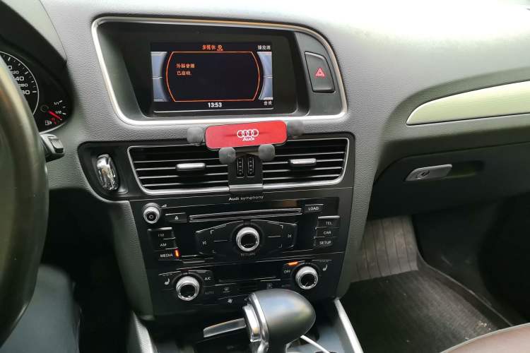 Used Audi Q5 2016 40 TFSI Technology Edition Audio And AC Panel