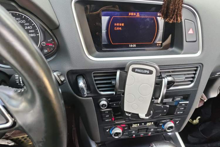 Used Audi Q5 2016 40 TFSI Technology Edition Audio And AC Panel