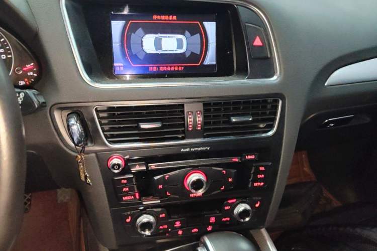Used Audi Q5 2016 40 TFSI Technology Edition Audio And AC Panel