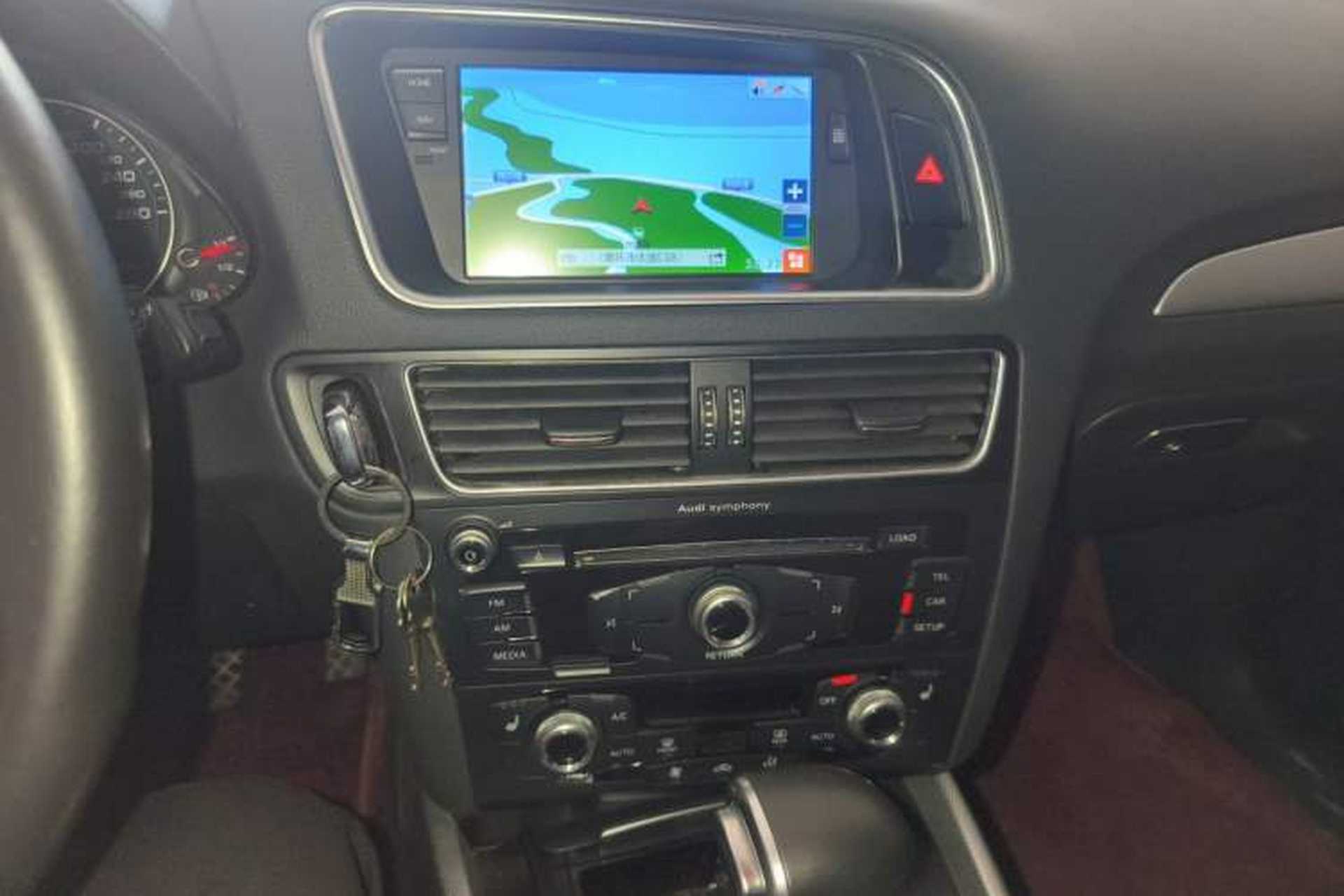 Used Audi Q5 2016 40 TFSI Technology Edition Audio And AC Panel