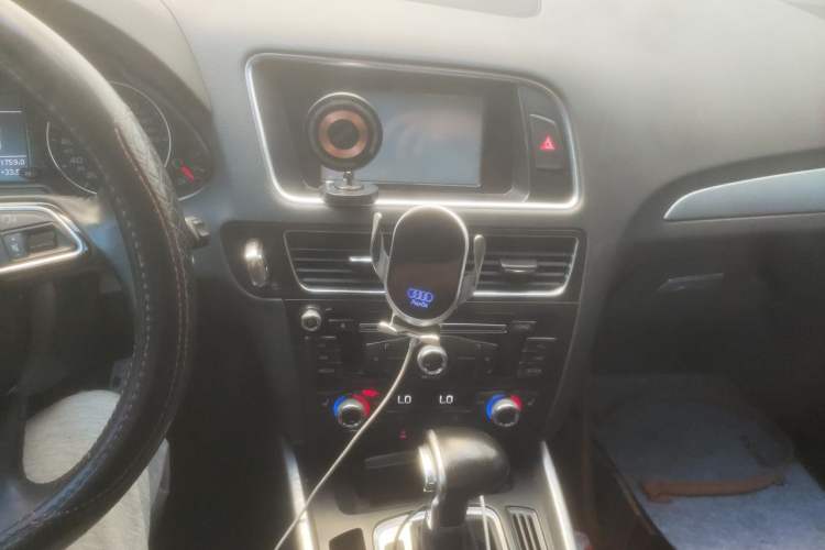 Used Audi Q5 2016 40 TFSI Technology Edition Audio And AC Panel