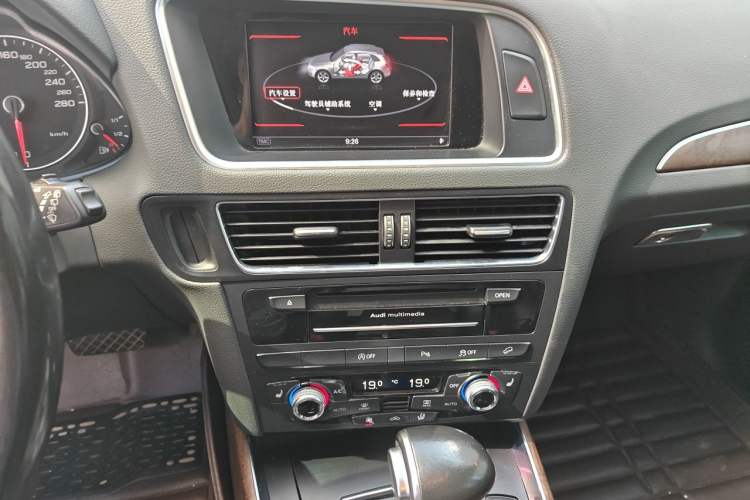 Used Audi Q5 2016 40 TFSI Comfort Model Audio And AC Panel