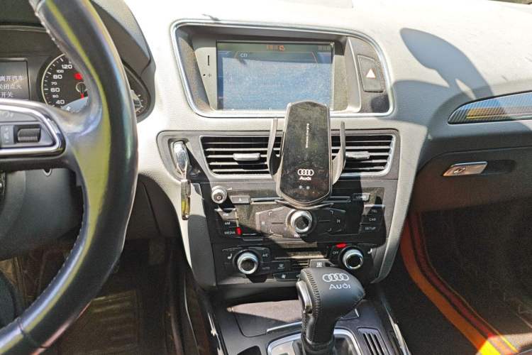 Used Audi Q5 2016 40 TFSI Technology Edition Audio And AC Panel