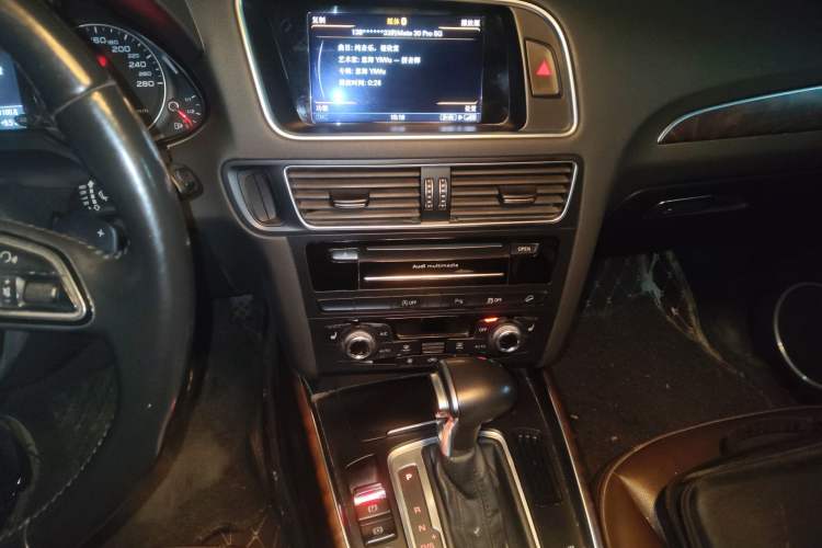 Used Audi Q5 2016 40 TFSI Comfort Model Audio And AC Panel