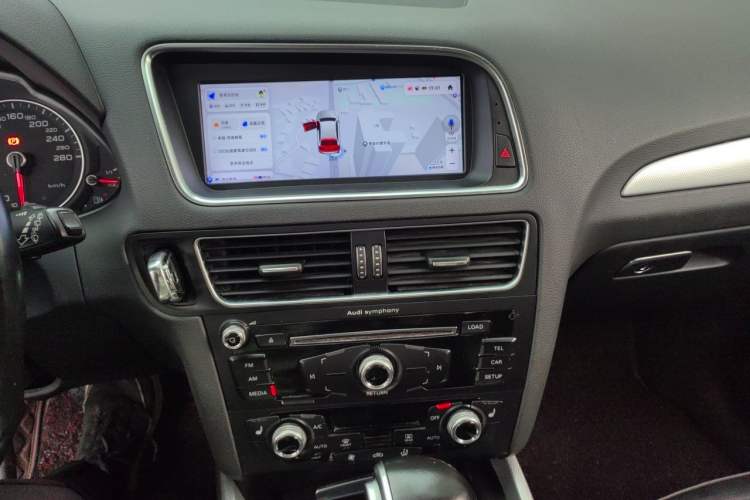 Used Audi Q5 2016 40 TFSI Technology Edition Audio And AC Panel