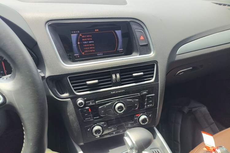 Used Audi Q5 2016 40 TFSI Technology Edition Audio And AC Panel