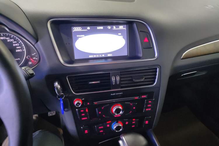 Used Audi Q5 2016 40 TFSI Trendy Edition Audio And AC Panel