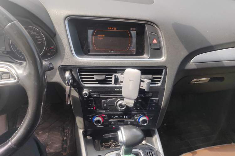 Used Audi Q5 2016 40 TFSI Technology Edition Audio And AC Panel