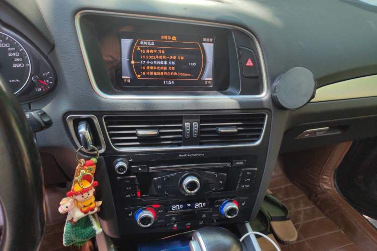 Used Audi Q5 2016 40 TFSI Technology Edition Audio And AC Panel
