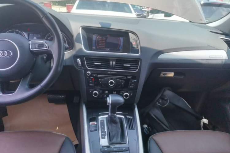 Used Audi Q5 2016 40 TFSI Technology Edition Audio And AC Panel
