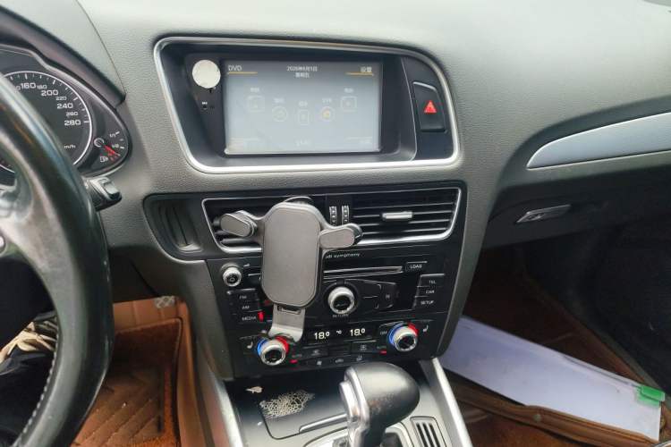Used Audi Q5 2016 40 TFSI Technology Edition Audio And AC Panel