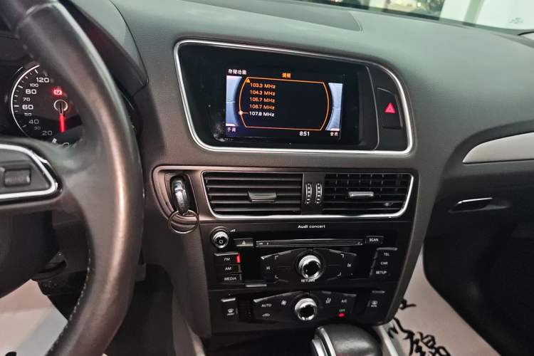 Used Audi Q5 2016 40 TFSI Trendy Edition Audio And AC Panel