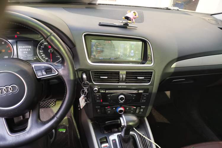 Used Audi Q5 2016 40 TFSI Trendy Edition Audio And AC Panel