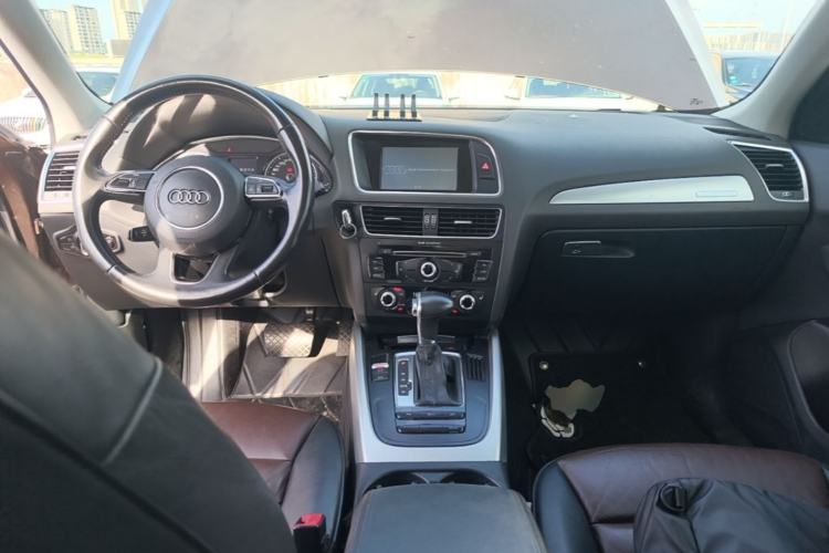 Used Audi Q5 2016 40 TFSI Technology Edition Center Console