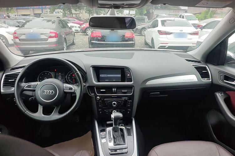 Used Audi Q5 2016 40 TFSI Trendy Edition Center Console