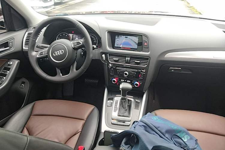 Used Audi Q5 2016 40 TFSI Technology Edition Center Console