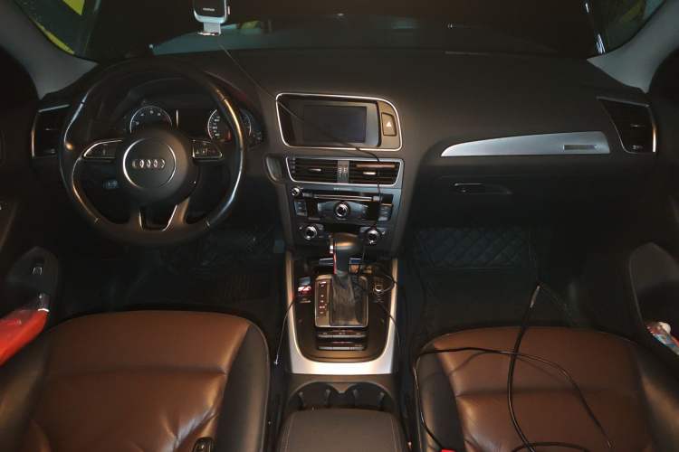 Used Audi Q5 2016 40 TFSI Technology Edition Center Console