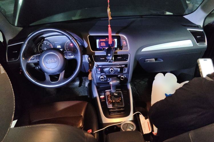 Used Audi Q5 2016 40 TFSI Technology Edition Center Console