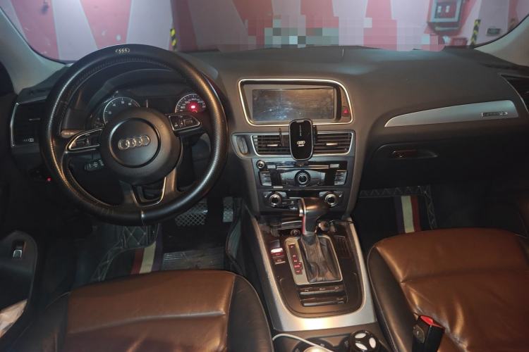 Used Audi Q5 2016 40 TFSI Technology Edition Center Console