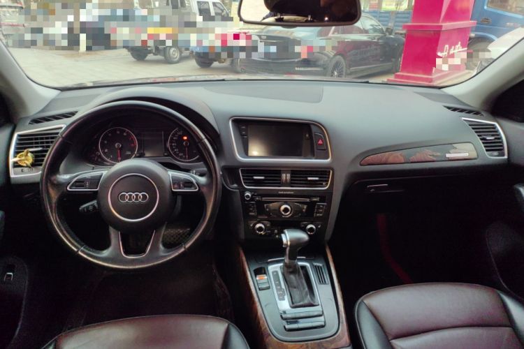 Used Audi Q5 2016 40 TFSI Technology Edition Center Console