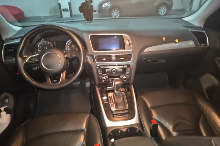 Used Audi Q5 2016 40 TFSI Technology Edition Center Console