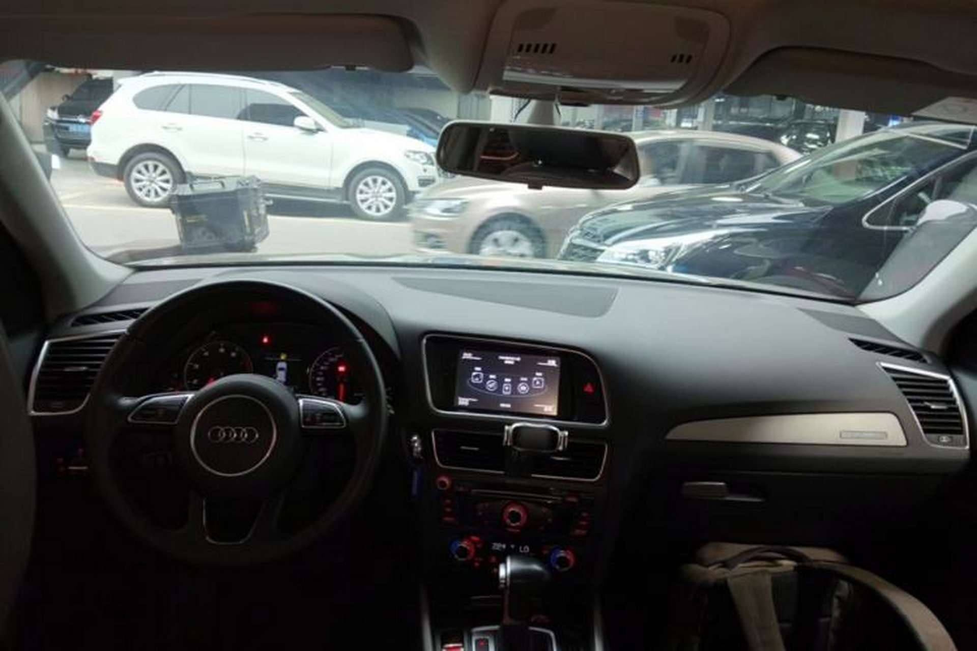 Used Audi Q5 2016 40 TFSI Trendy Edition Center Console