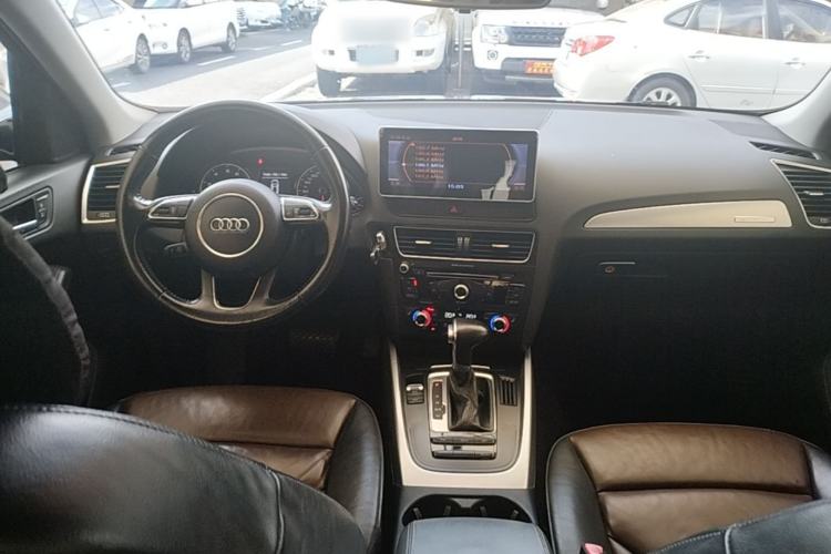 Used Audi Q5 2016 40 TFSI Technology Edition Center Console