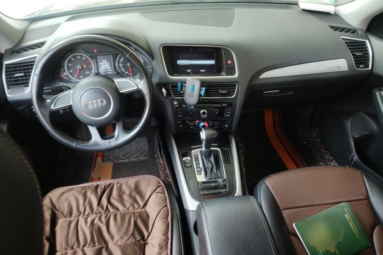 Used Audi Q5 2016 40 TFSI Trendy Edition Center Console