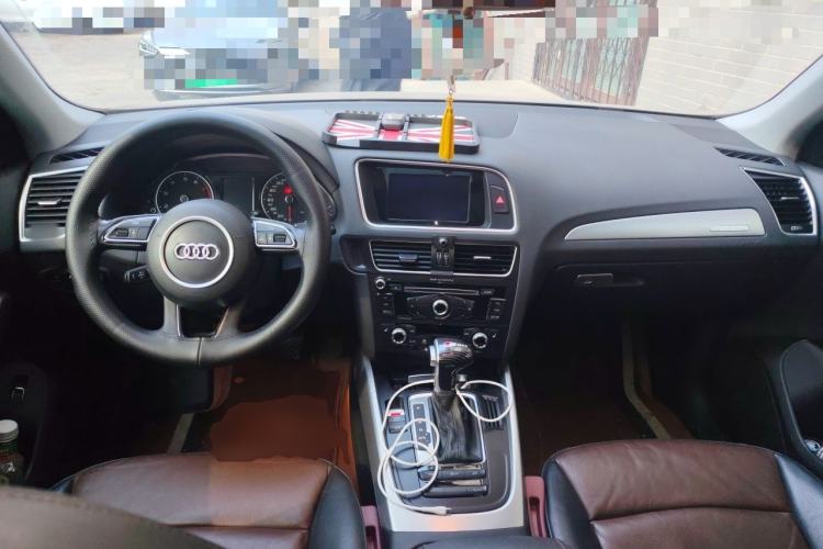 Used Audi Q5 2016 40 TFSI Technology Edition Center Console