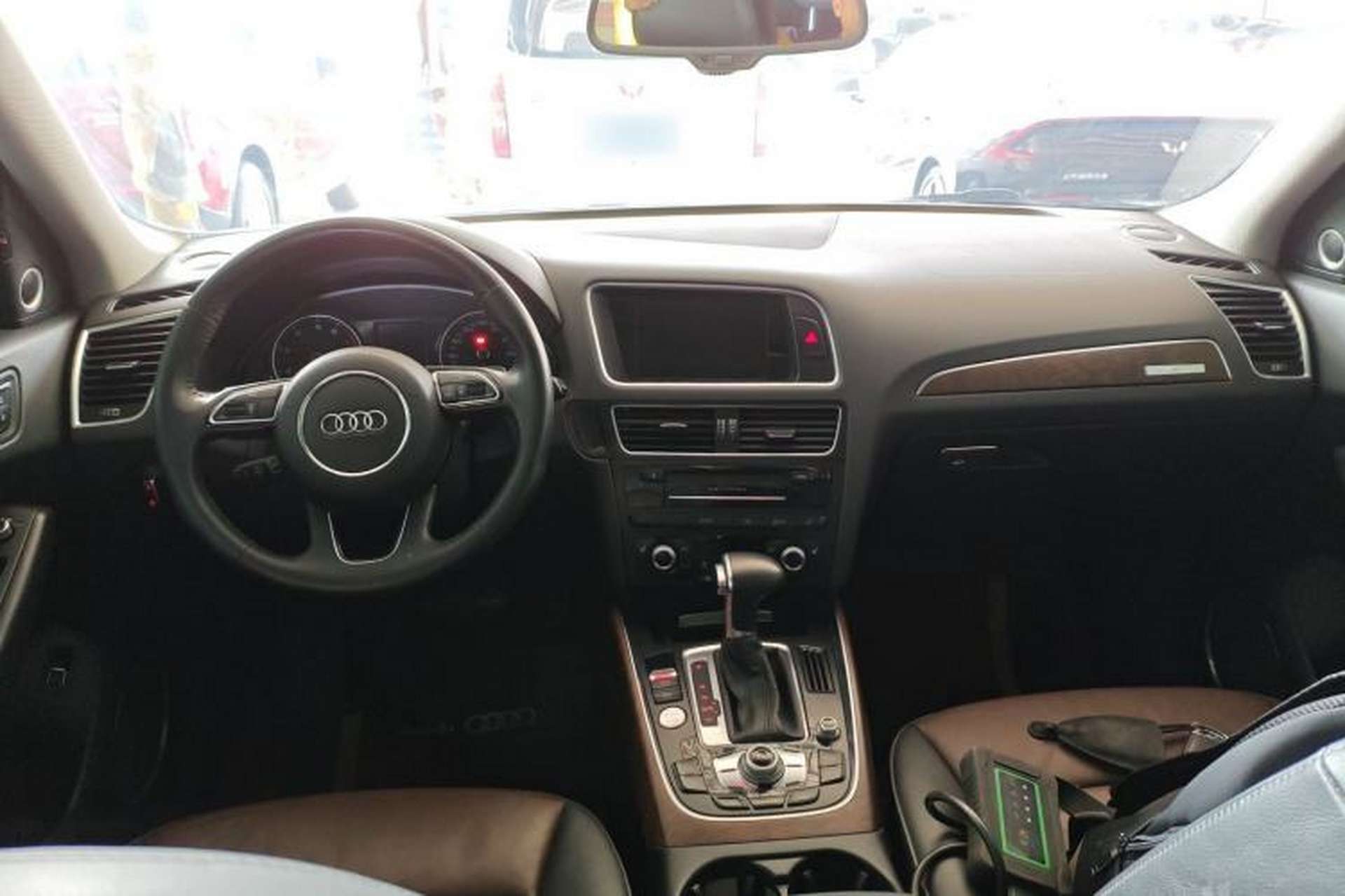 Used Audi Q5 2016 40 TFSI Comfort Model Center Console