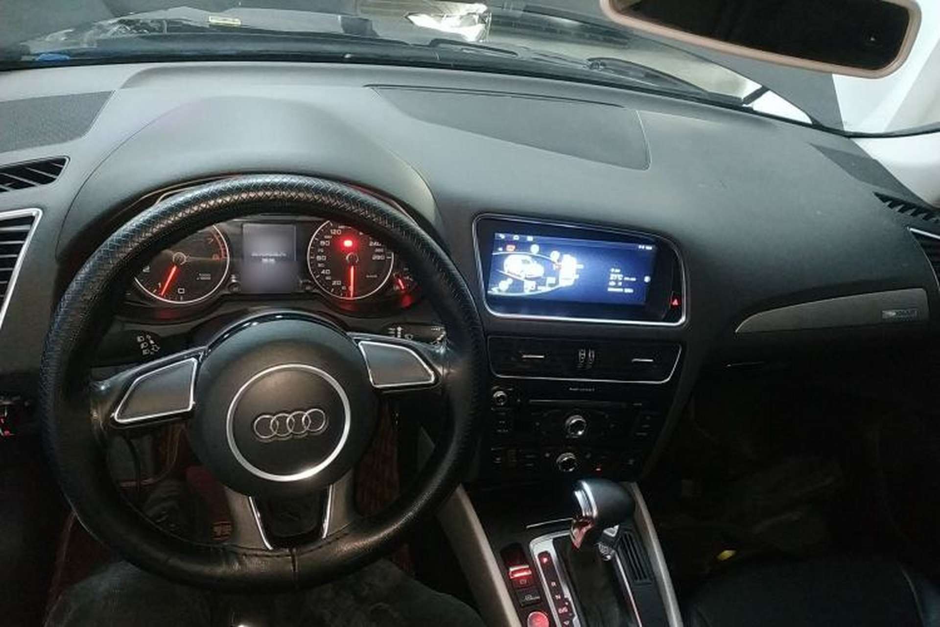 Used Audi Q5 2016 40 TFSI Trendy Edition Center Console