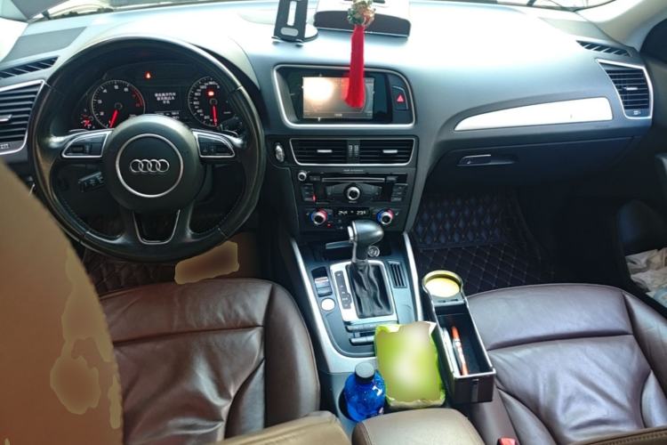 Used Audi Q5 2016 40 TFSI Comfort Model Center Console