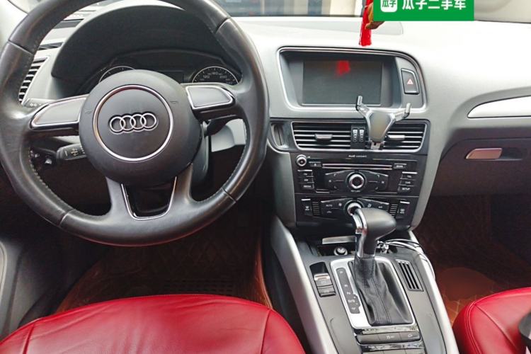 Used Audi Q5 2016 40 TFSI Trendy Edition Center Console