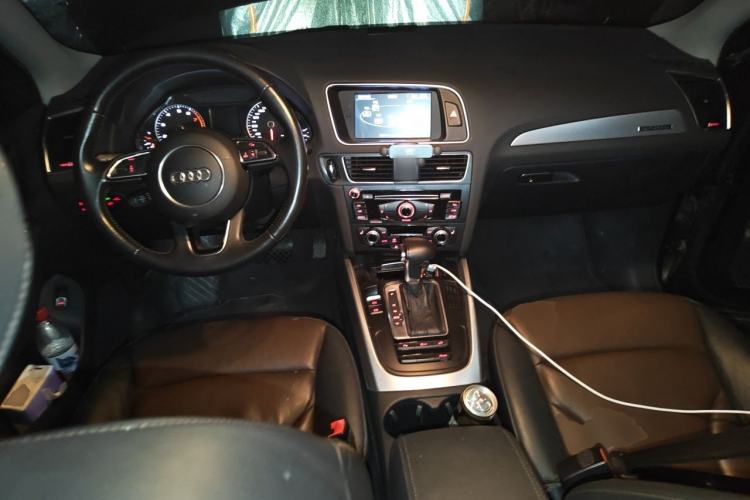 Used Audi Q5 2016 40 TFSI Technology Edition Center Console