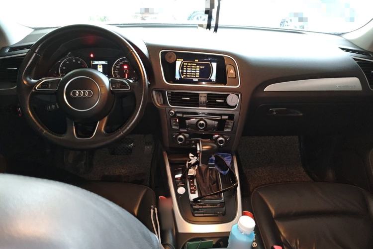 Used Audi Q5 2016 40 TFSI Technology Edition Center Console