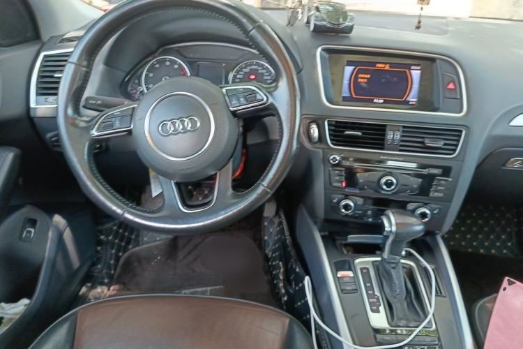 Used Audi Q5 2016 40 TFSI Technology Edition Center Console