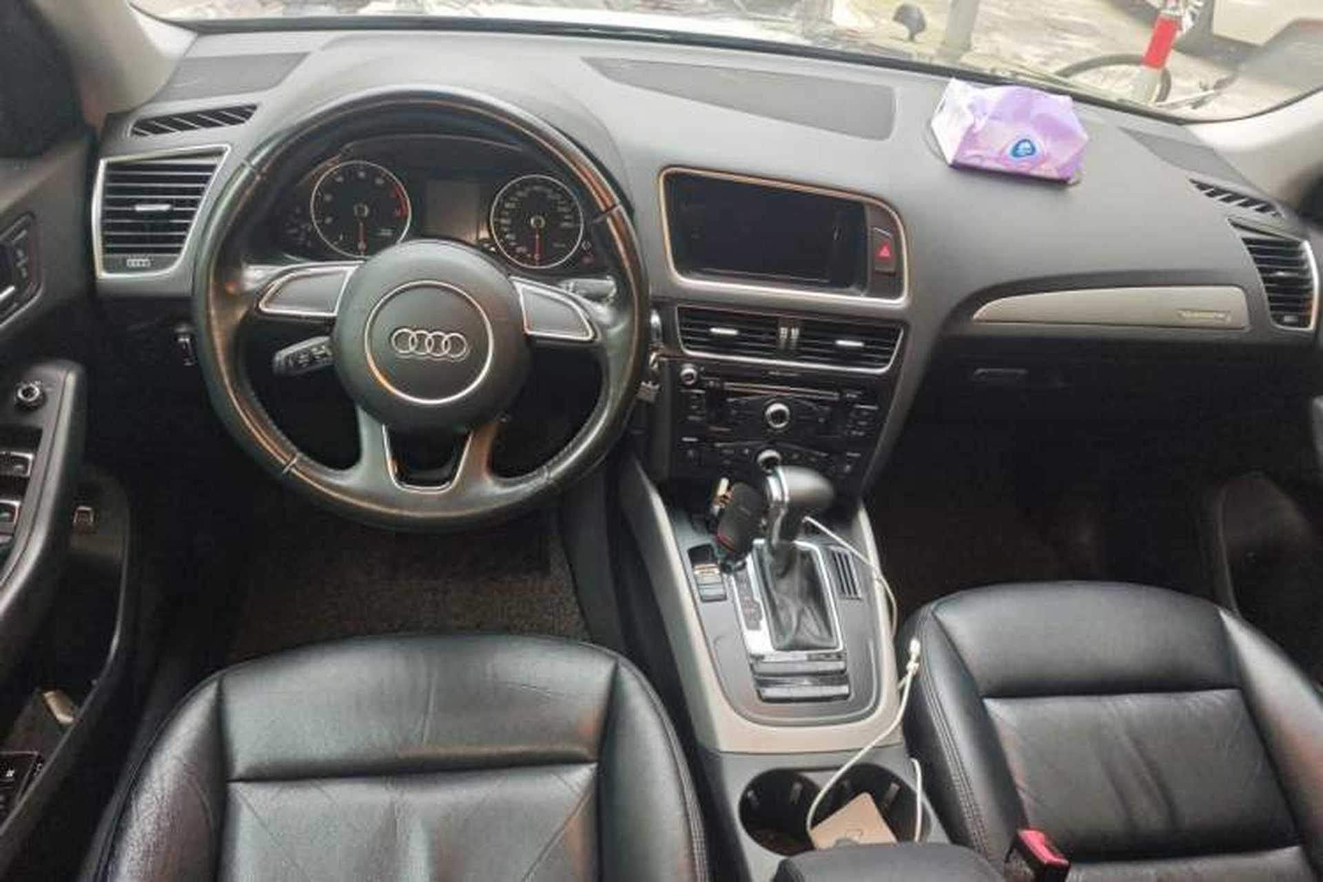 Used Audi Q5 2016 40 TFSI Trendy Edition Center Console