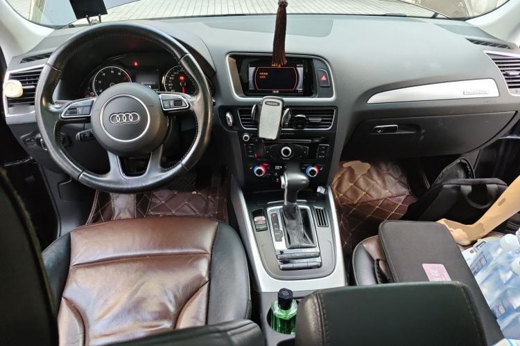 Used Audi Q5 2016 40 TFSI Technology Edition Center Console