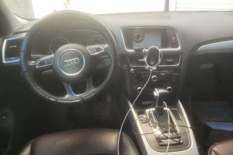 Used Audi Q5 2016 40 TFSI Technology Edition Center Console