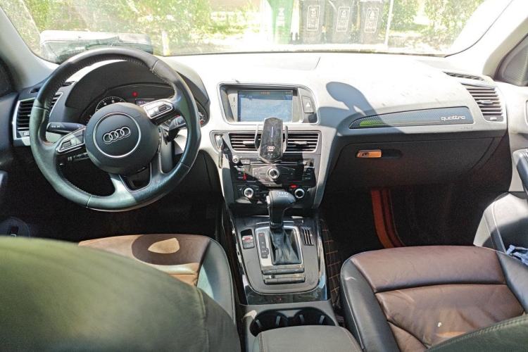 Used Audi Q5 2016 40 TFSI Technology Edition Center Console