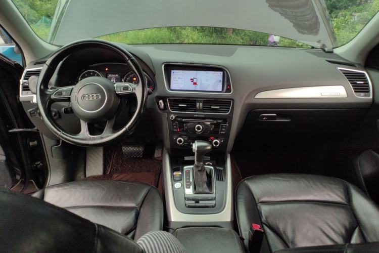 Used Audi Q5 2016 40 TFSI Technology Edition Center Console