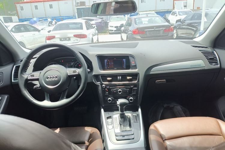 Used Audi Q5 2016 40 TFSI Technology Edition Center Console